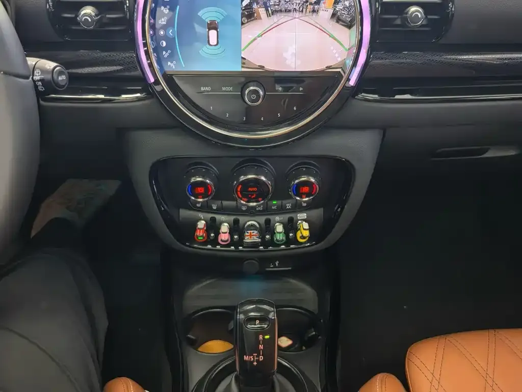 MINI Clubman — фото 2
