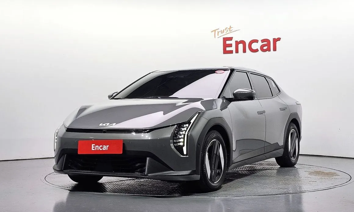 Kia EV4 — фото 1