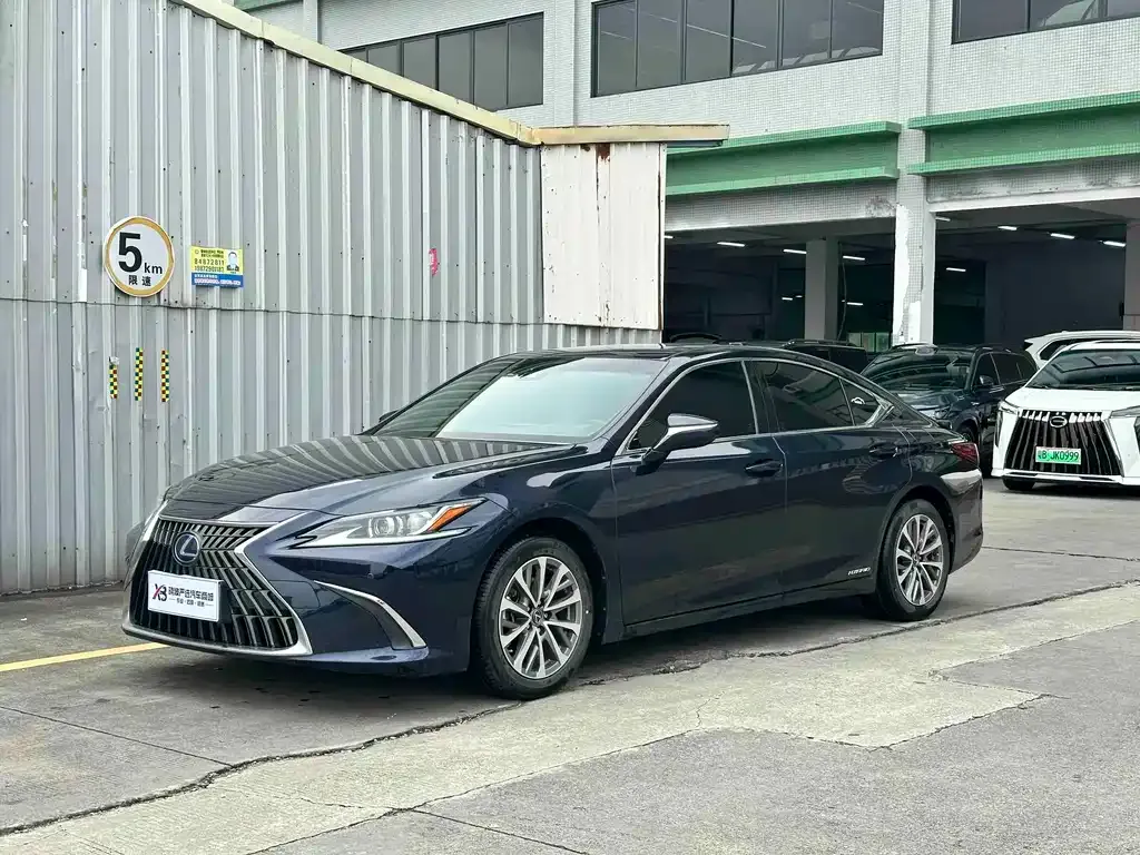 Lexus ES — фото 1