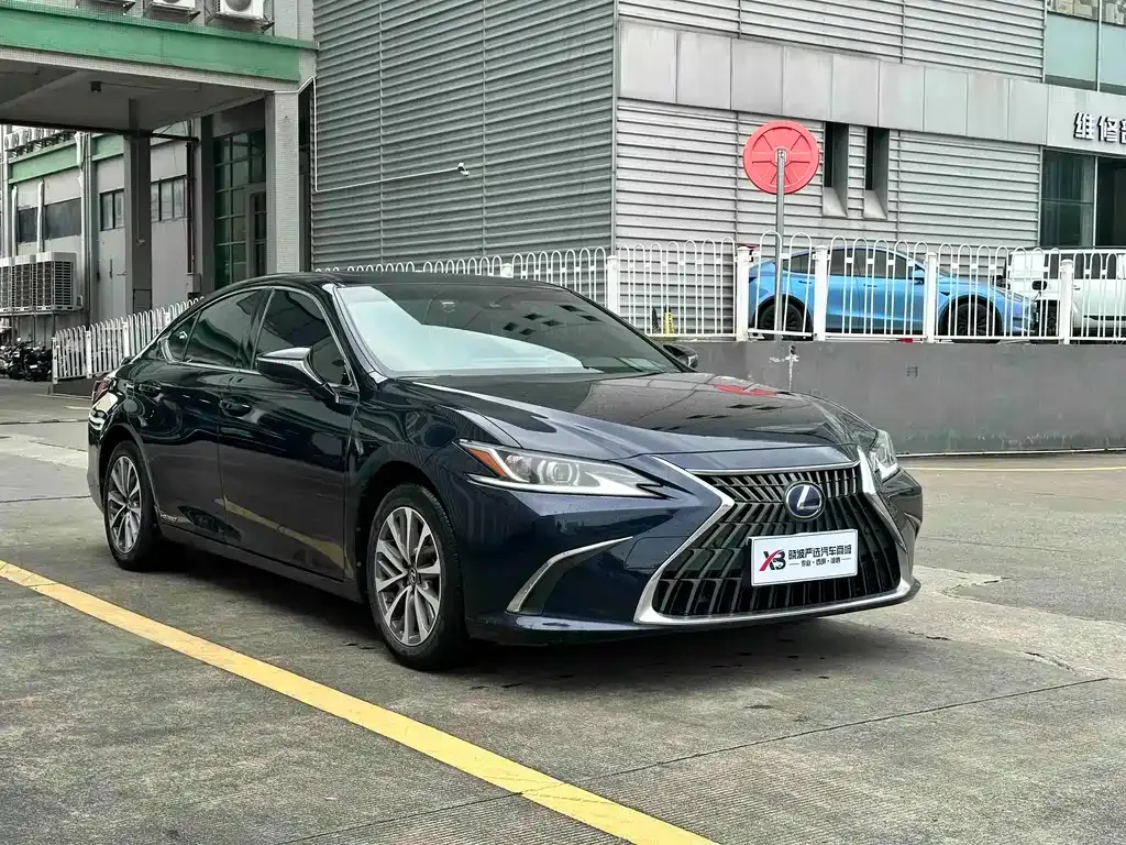 Lexus ES — фото 10