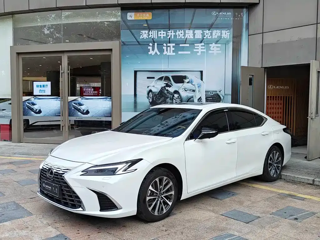 Lexus ES — фото 1
