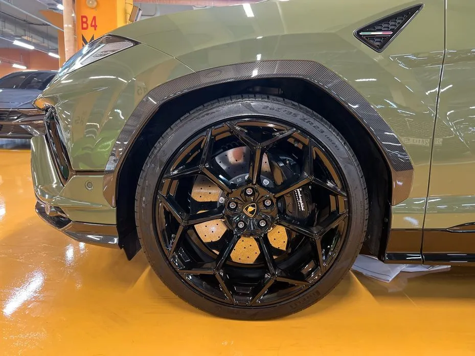 Lamborghini Urus — фото 10