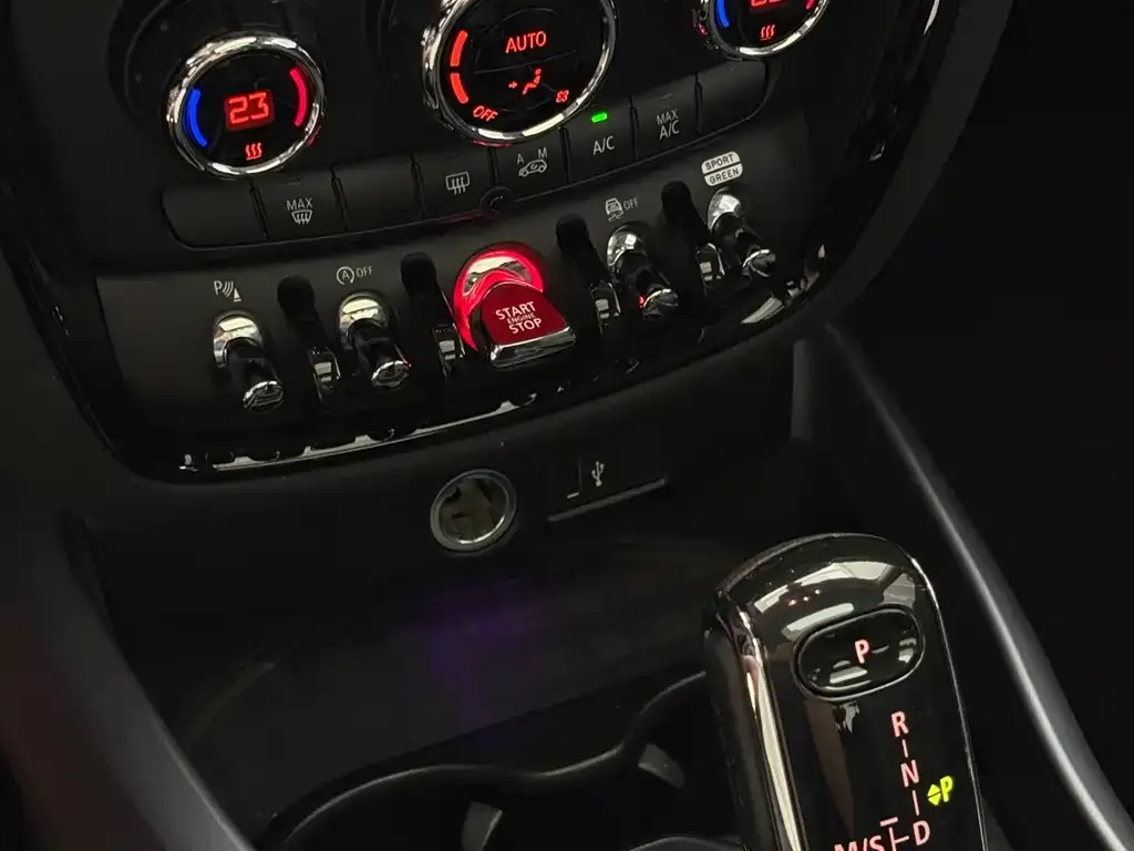 MINI Clubman — фото 3