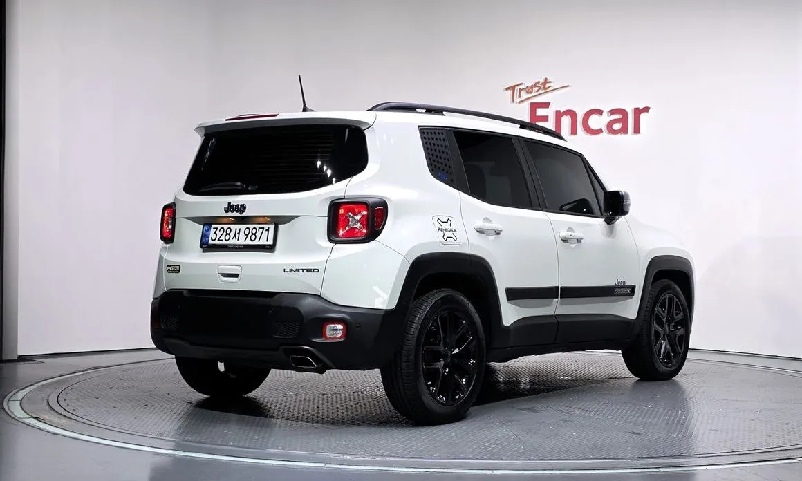 Jeep Renegade — фото 5