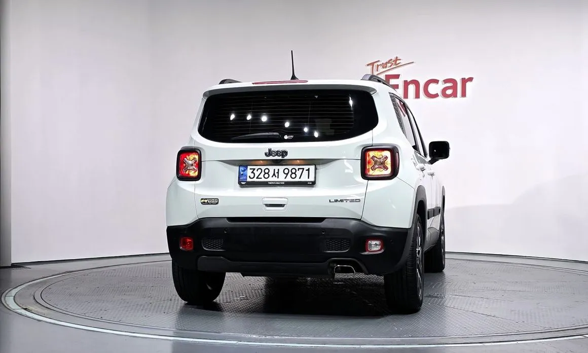 Jeep Renegade — фото 3
