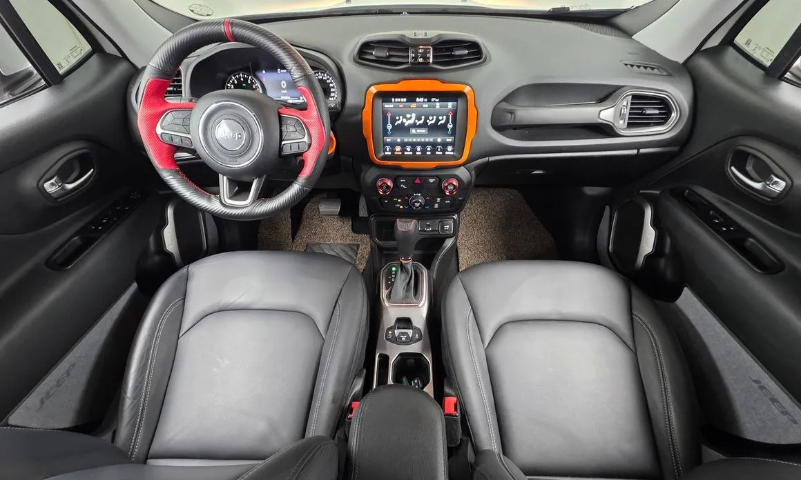 Jeep Renegade — фото 10