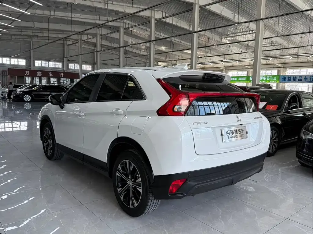 Mitsubishi Eclipse Cross — фото 10