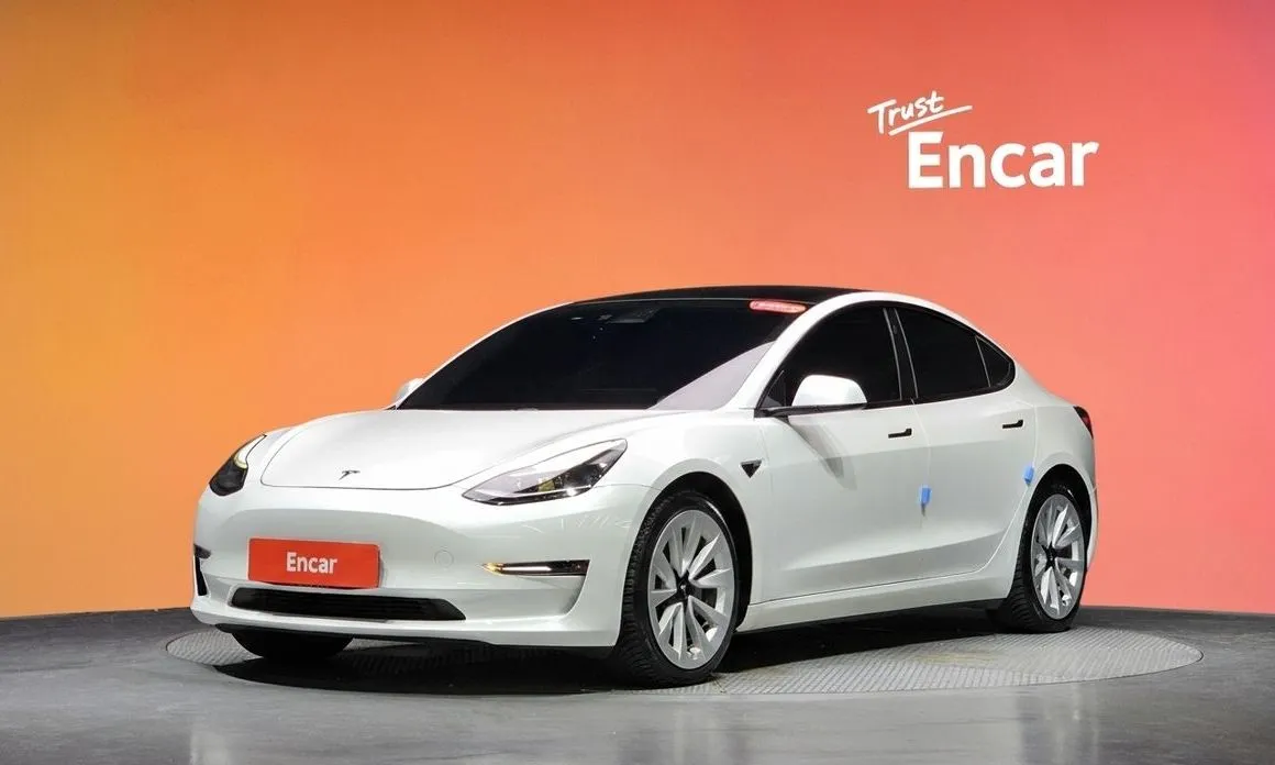 Tesla Model 3 — фото 1