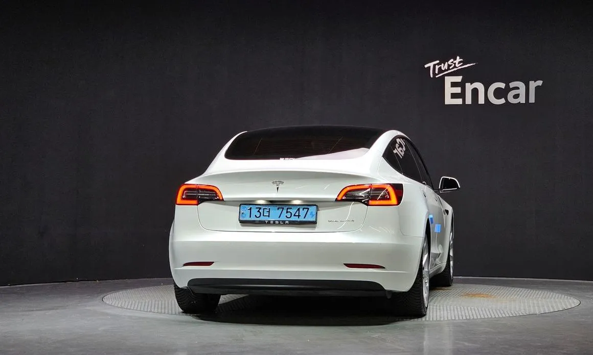 Tesla Model 3 — фото 4