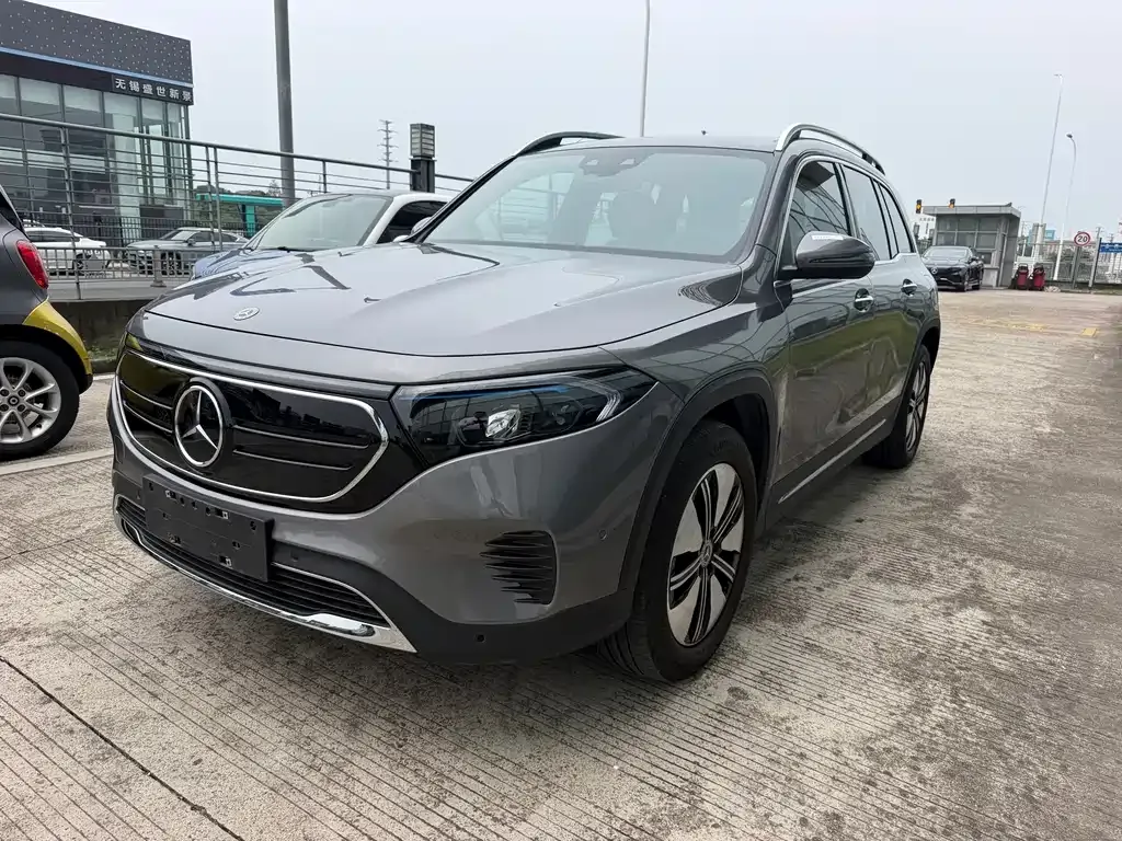 Mercedes-Benz EQB — фото 1