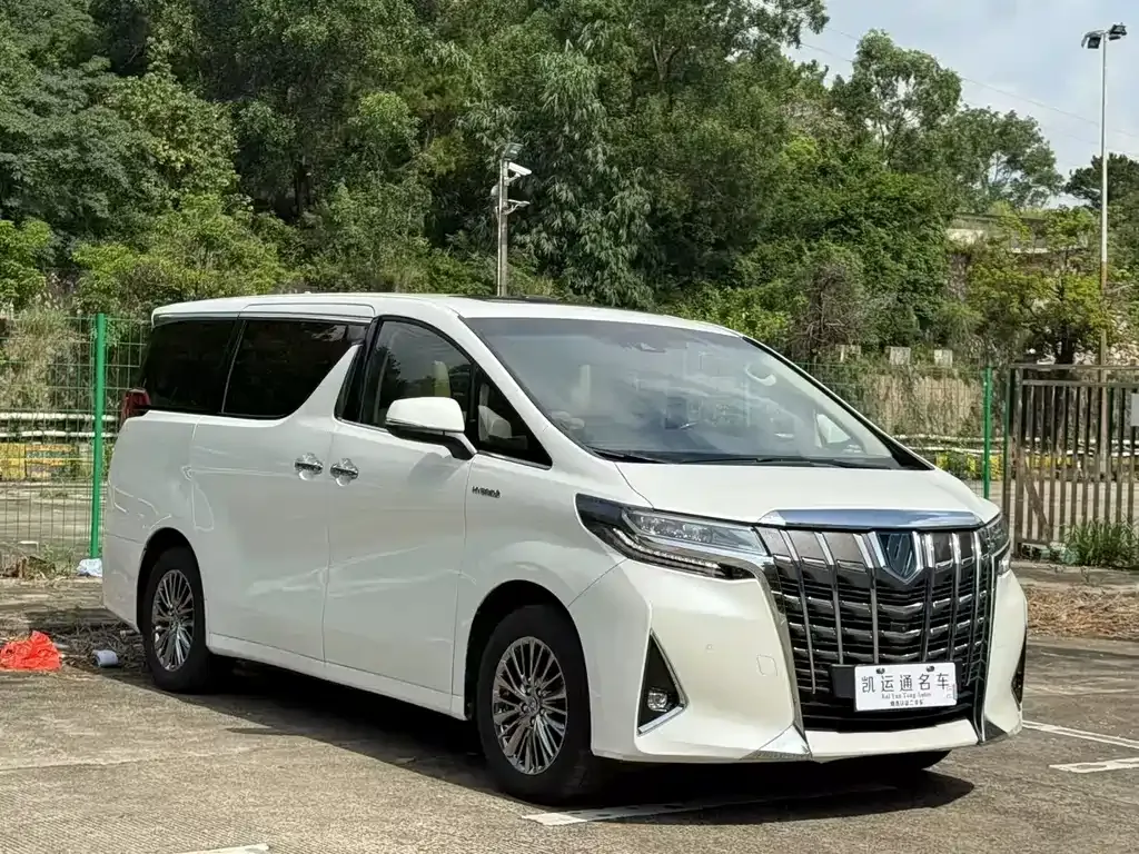Toyota Alphard — фото 10