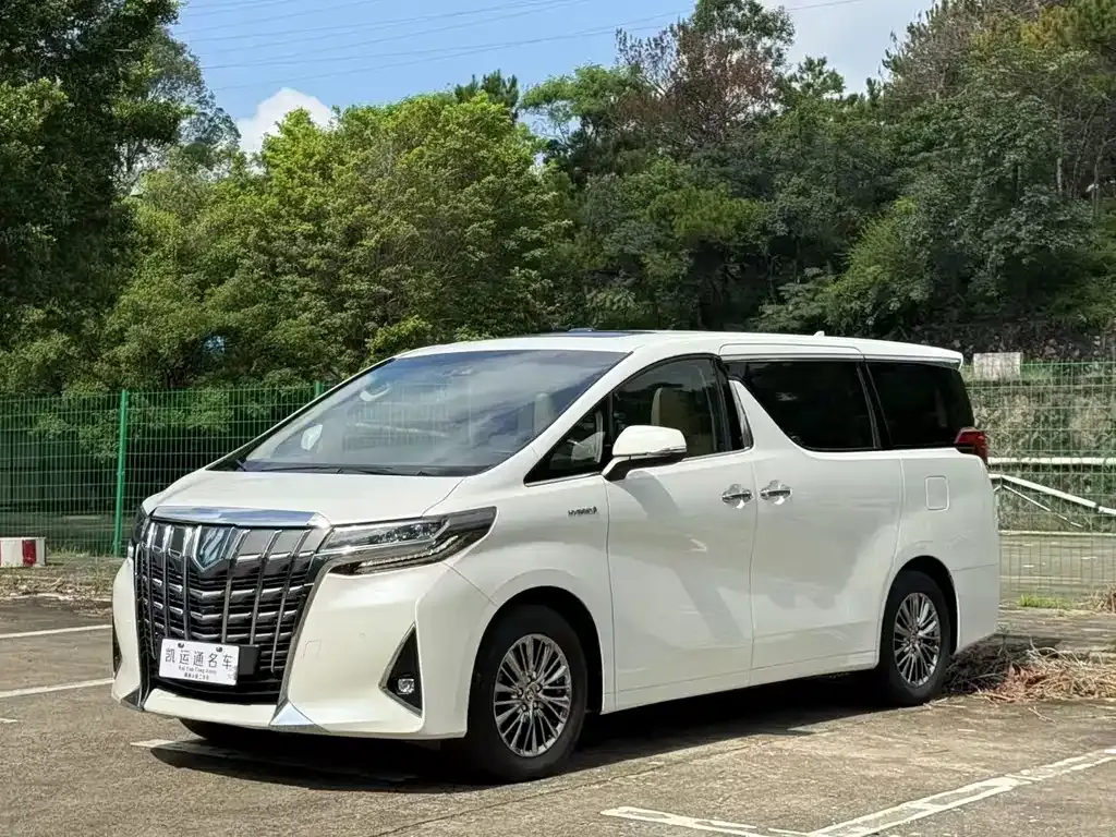 Toyota Alphard — фото 6
