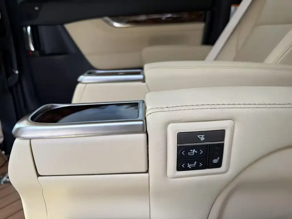 Toyota Alphard — фото 3