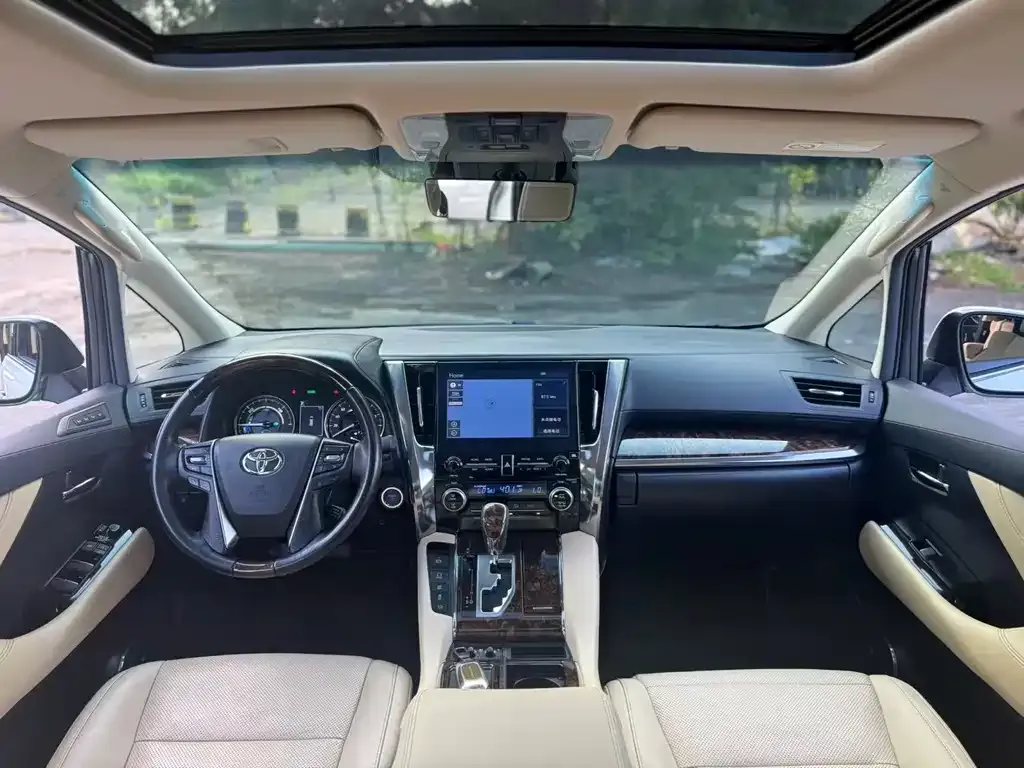 Toyota Alphard — фото 8