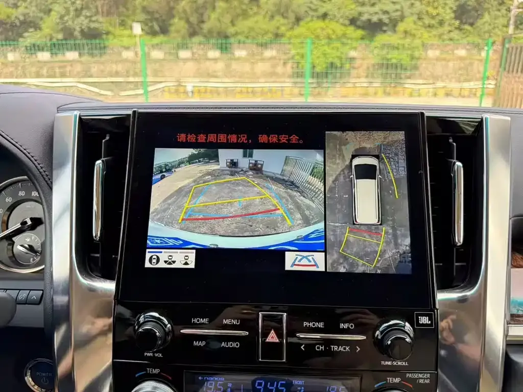 Toyota Alphard — фото 5