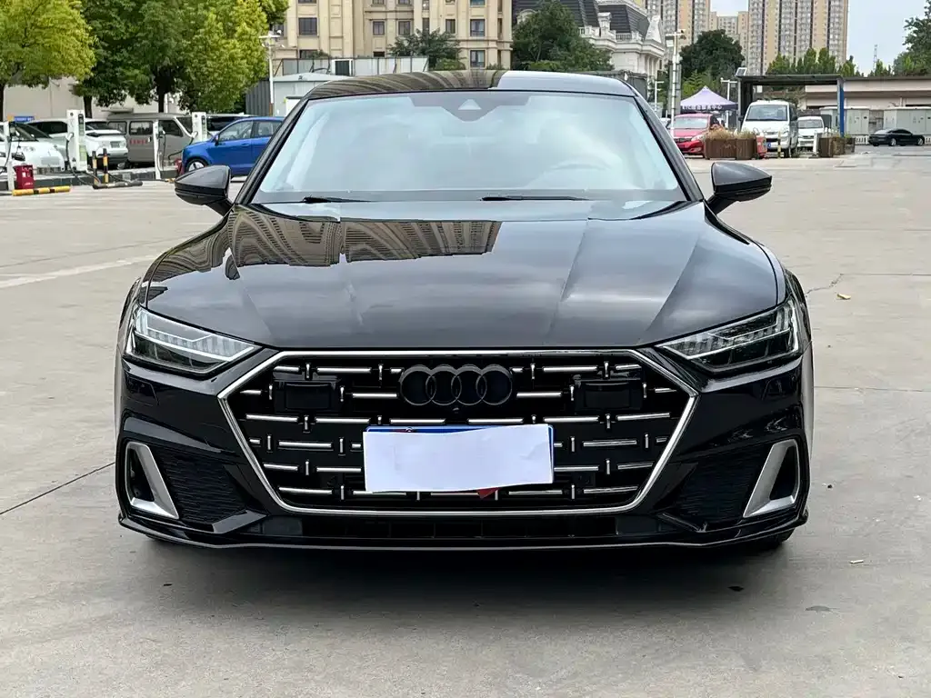 Audi A7L — фото 1
