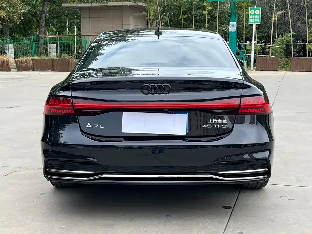 Audi A7L — фото 8