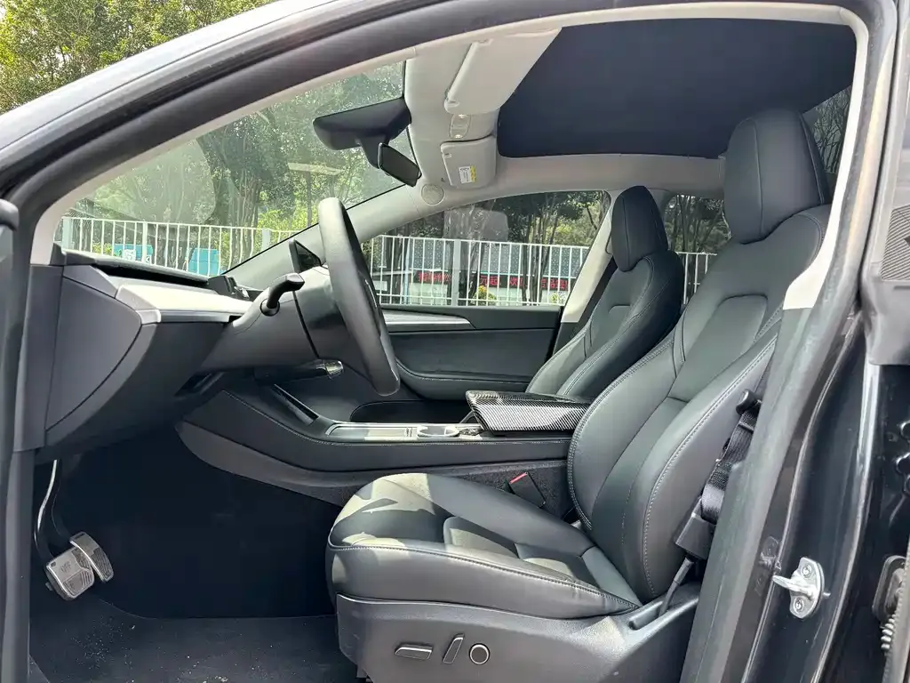 Tesla Model Y — фото 7