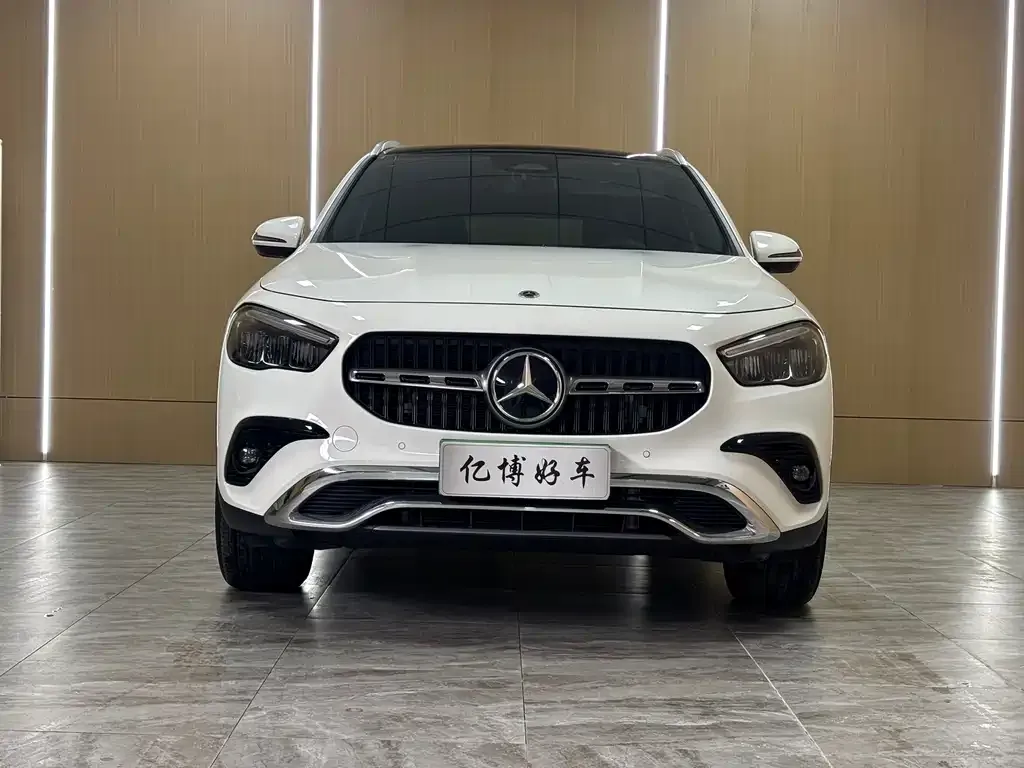 Mercedes-Benz GLA — фото 1