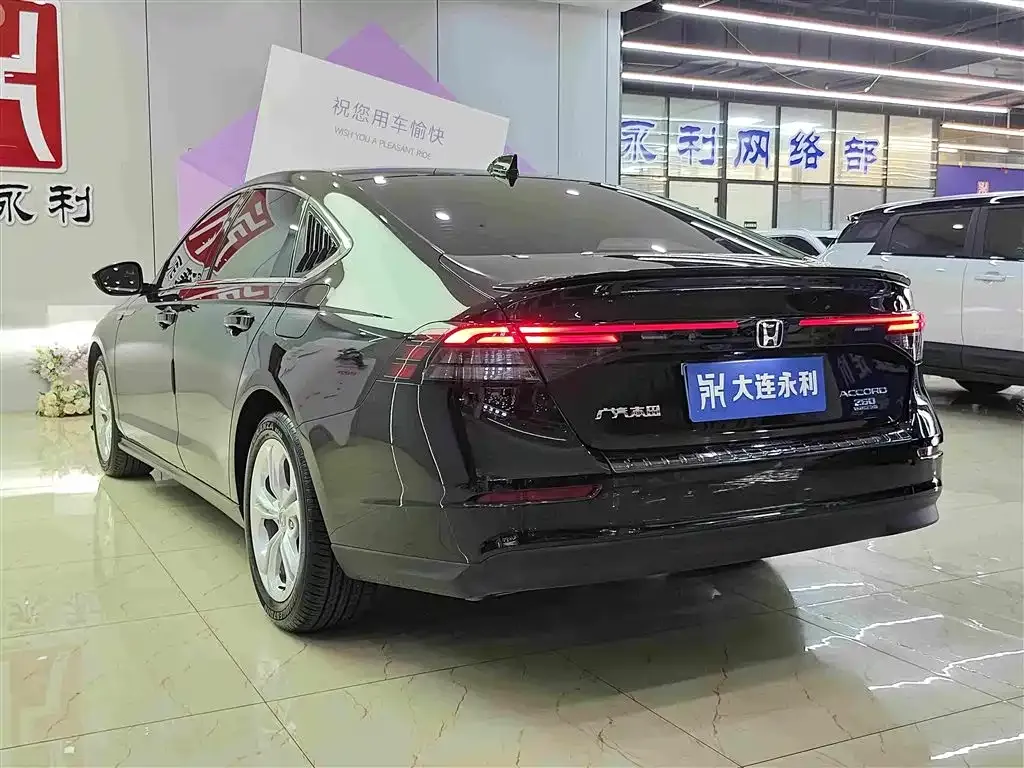 Honda Accord — фото 10