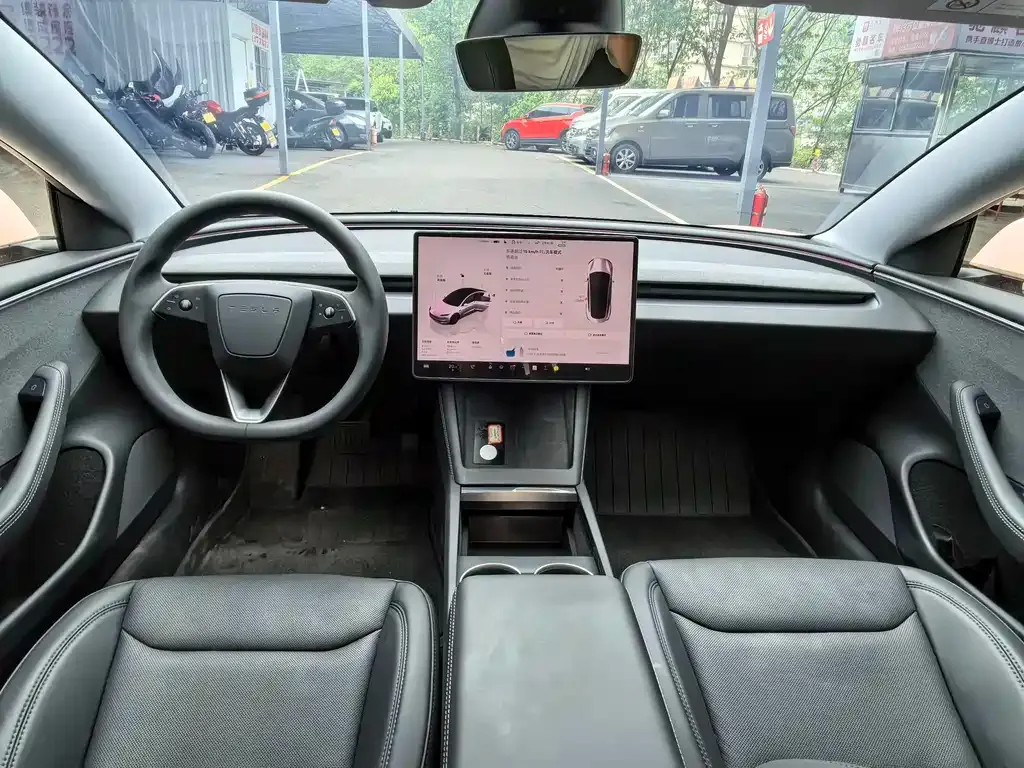 Tesla Model 3 — фото 2