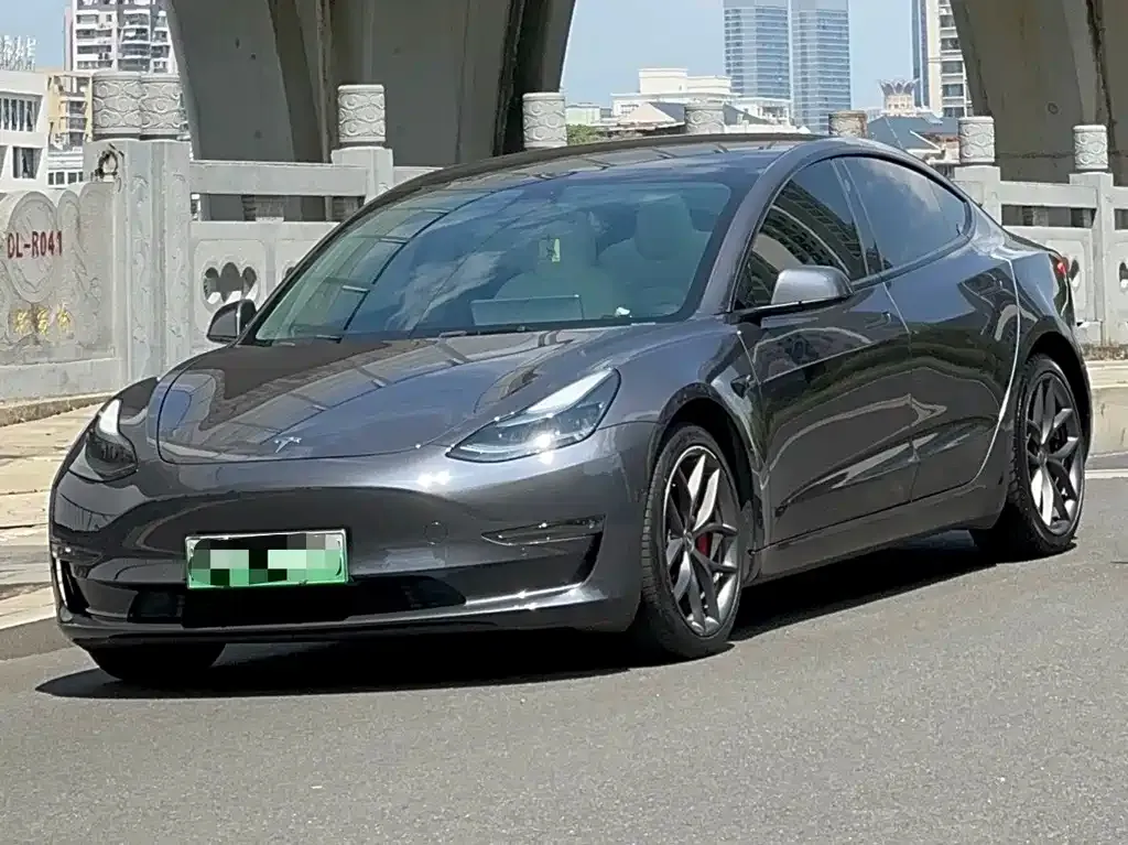 Tesla Model 3 — фото 1