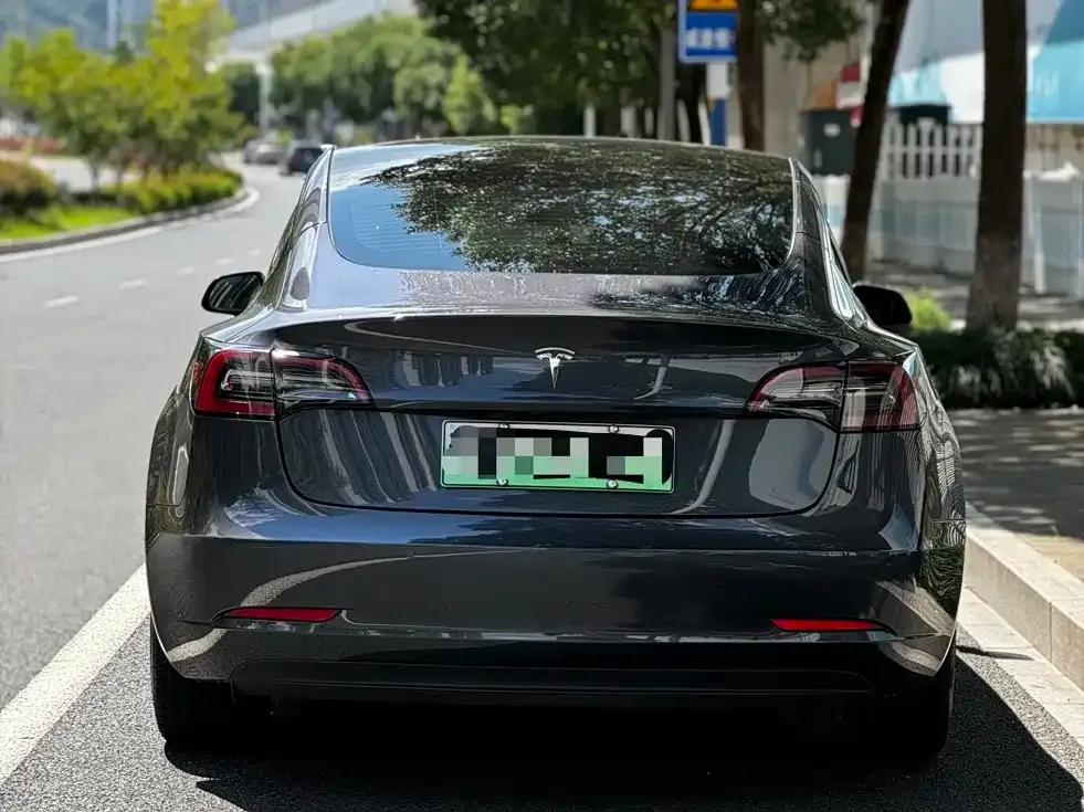 Tesla Model 3 — фото 9