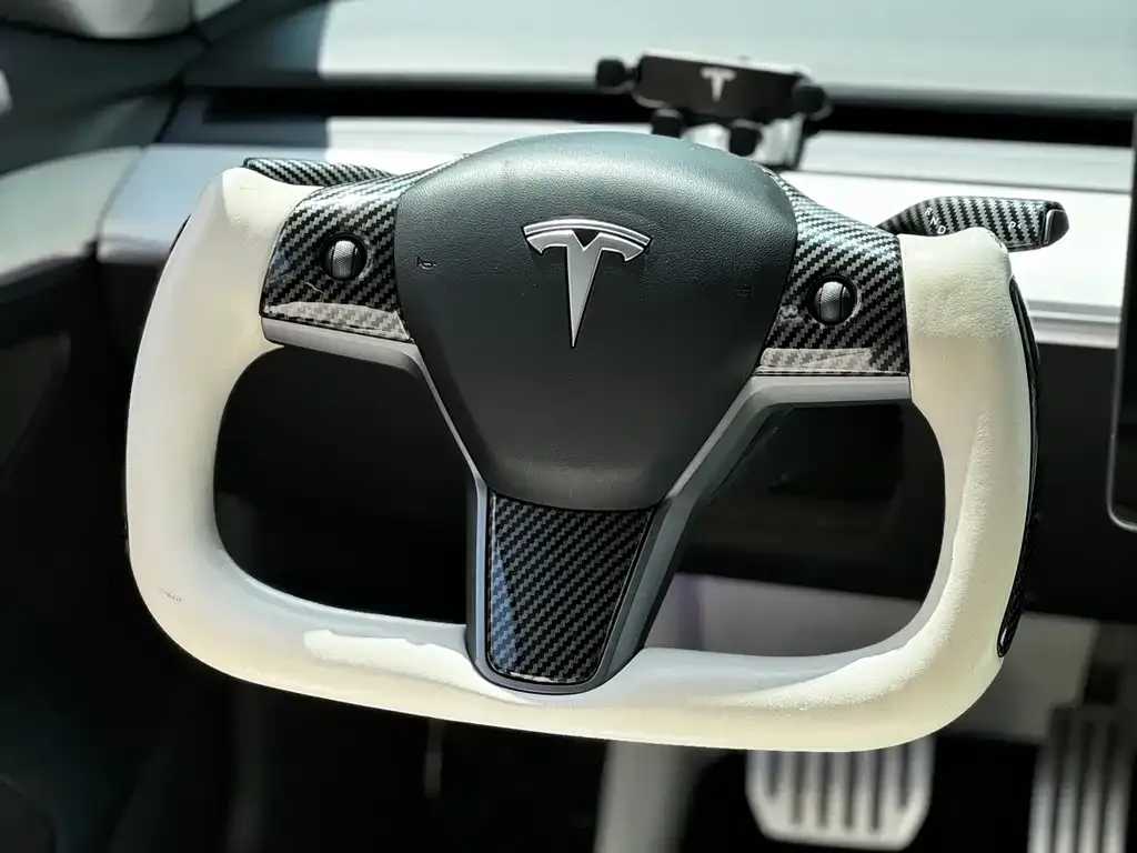 Tesla Model 3 — фото 7