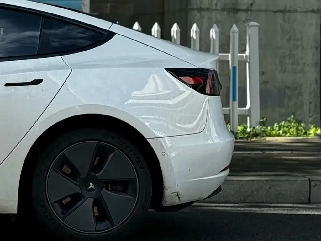 Tesla Model 3 — фото 3