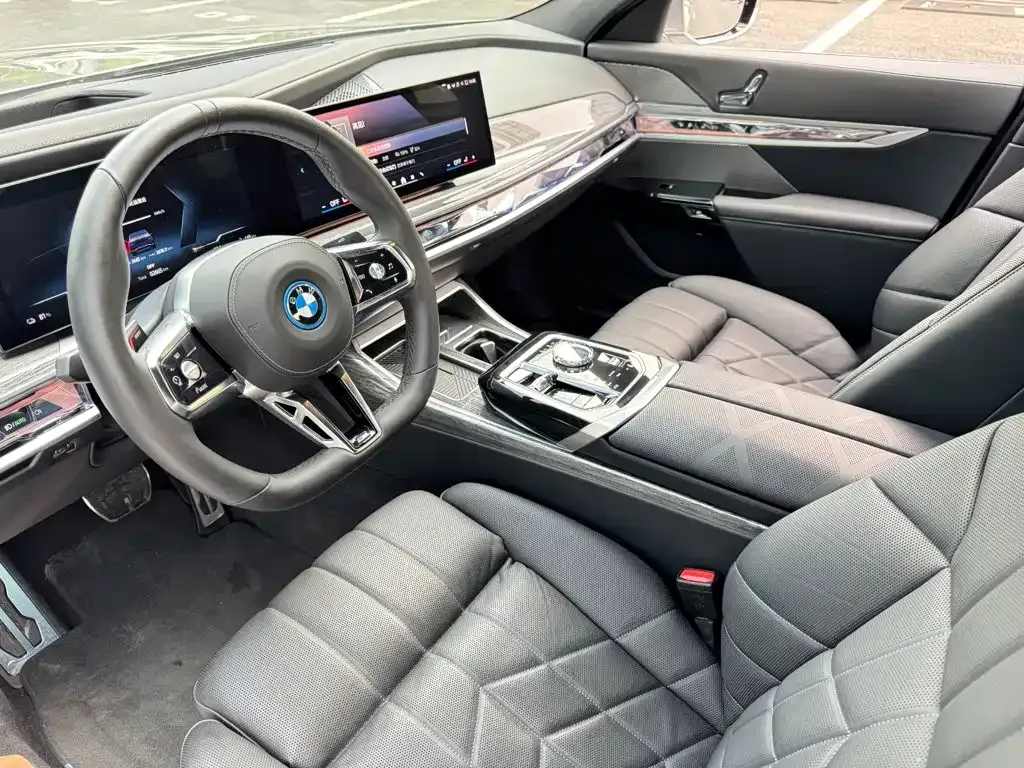 BMW i7 — фото 5