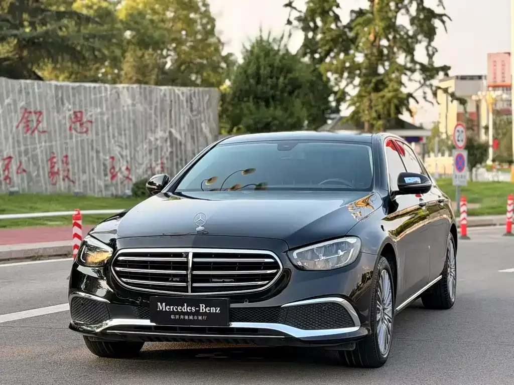 Mercedes-Benz E-Class — фото 1