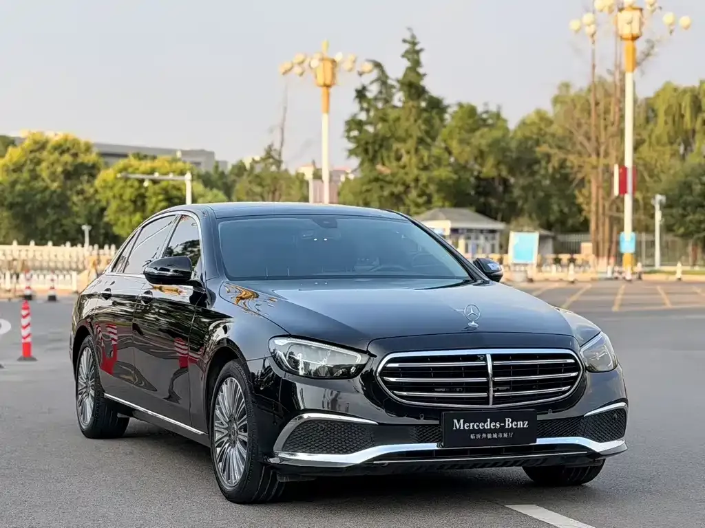 Mercedes-Benz E-Class — фото 8