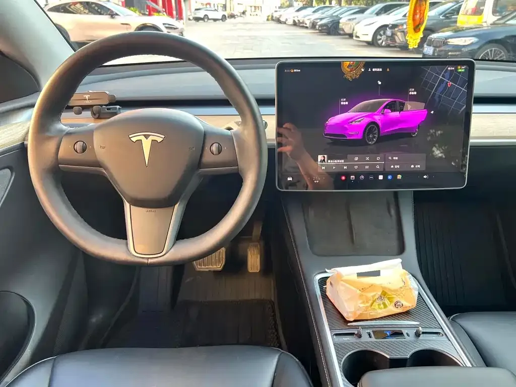 Tesla Model Y — фото 3
