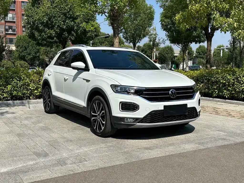 Volkswagen T-Roc — фото 10