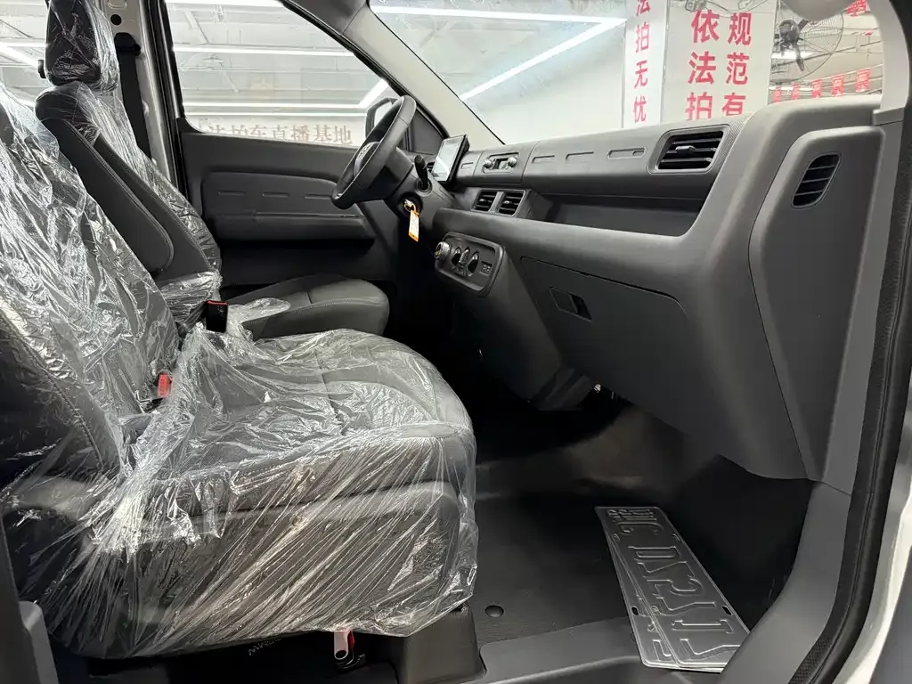 Wuling Yangguang Pro — фото 10