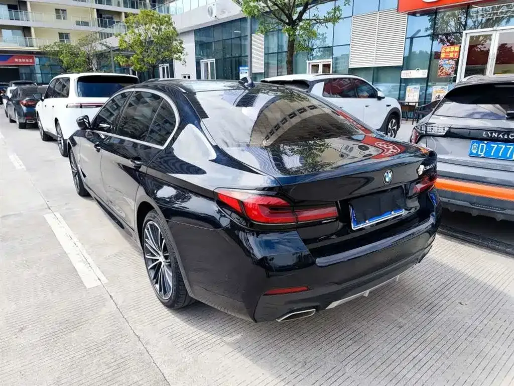 BMW 5 Series — фото 10