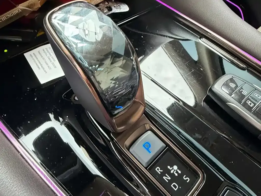 Toyota Alphard — фото 3