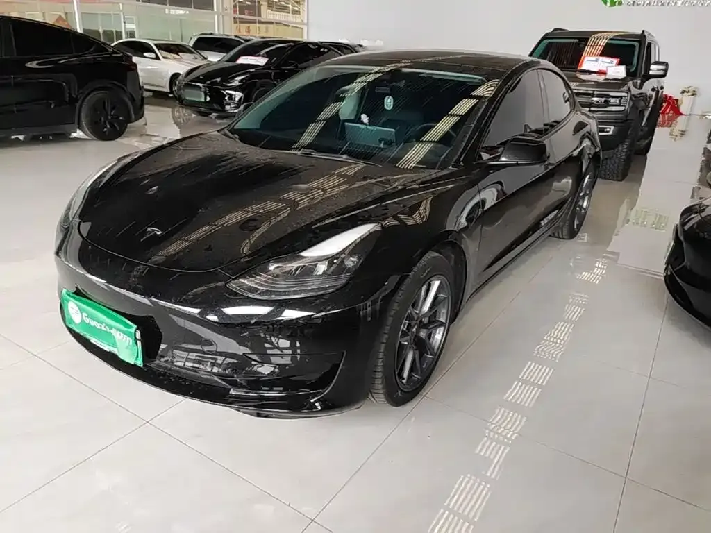 Tesla Model 3 — фото 1