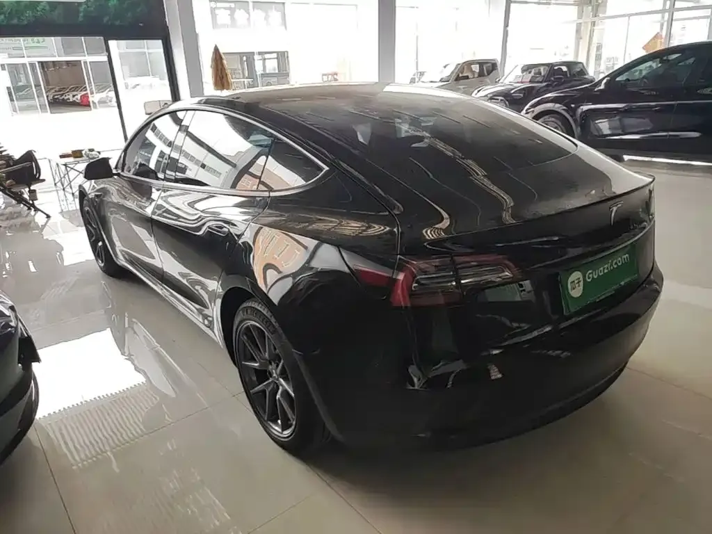 Tesla Model 3 — фото 6