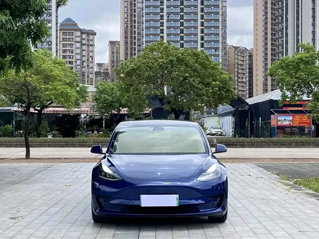 Tesla Model 3 — фото 10