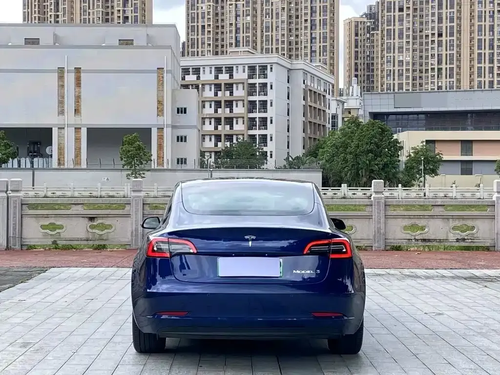 Tesla Model 3 — фото 4