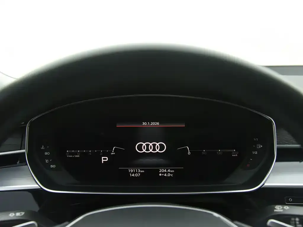 Audi A8 — фото 10