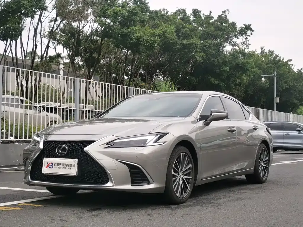Lexus ES — фото 1