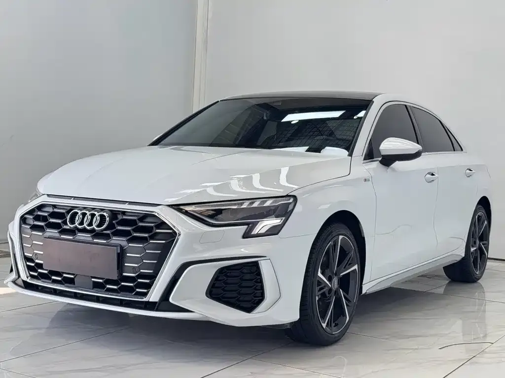 Audi A3 — фото 1