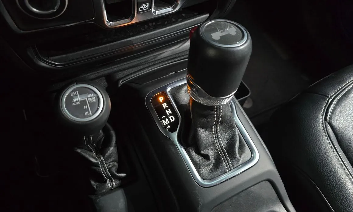 Jeep Wrangler — фото 10