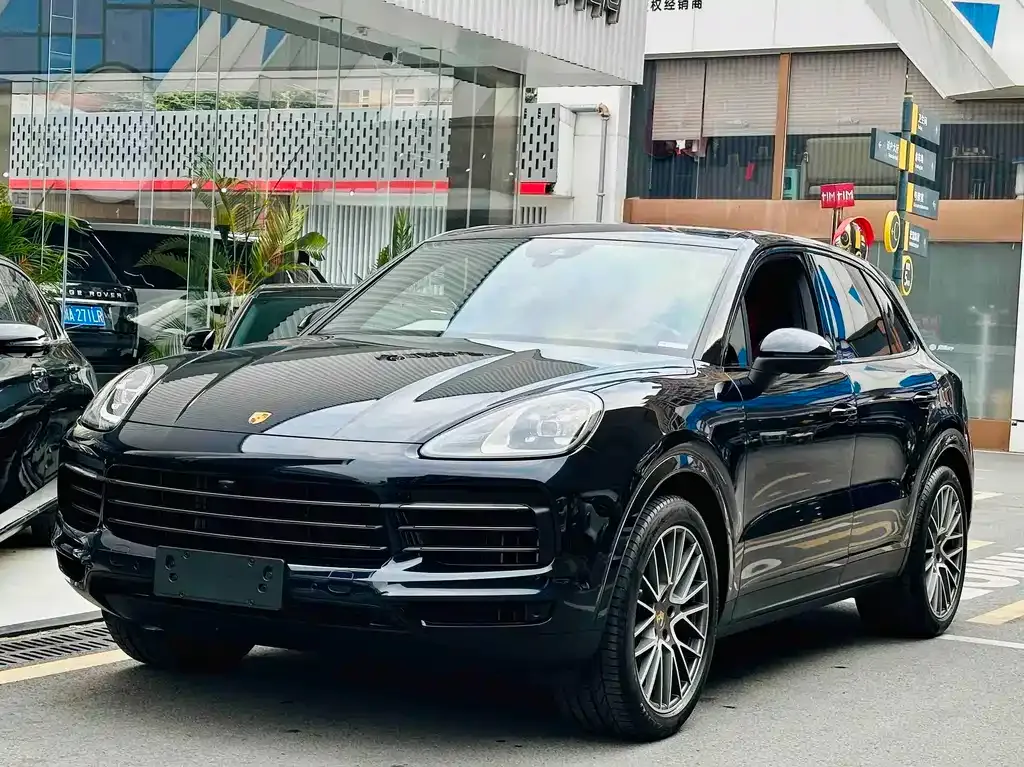 Porsche Cayenne — фото 1