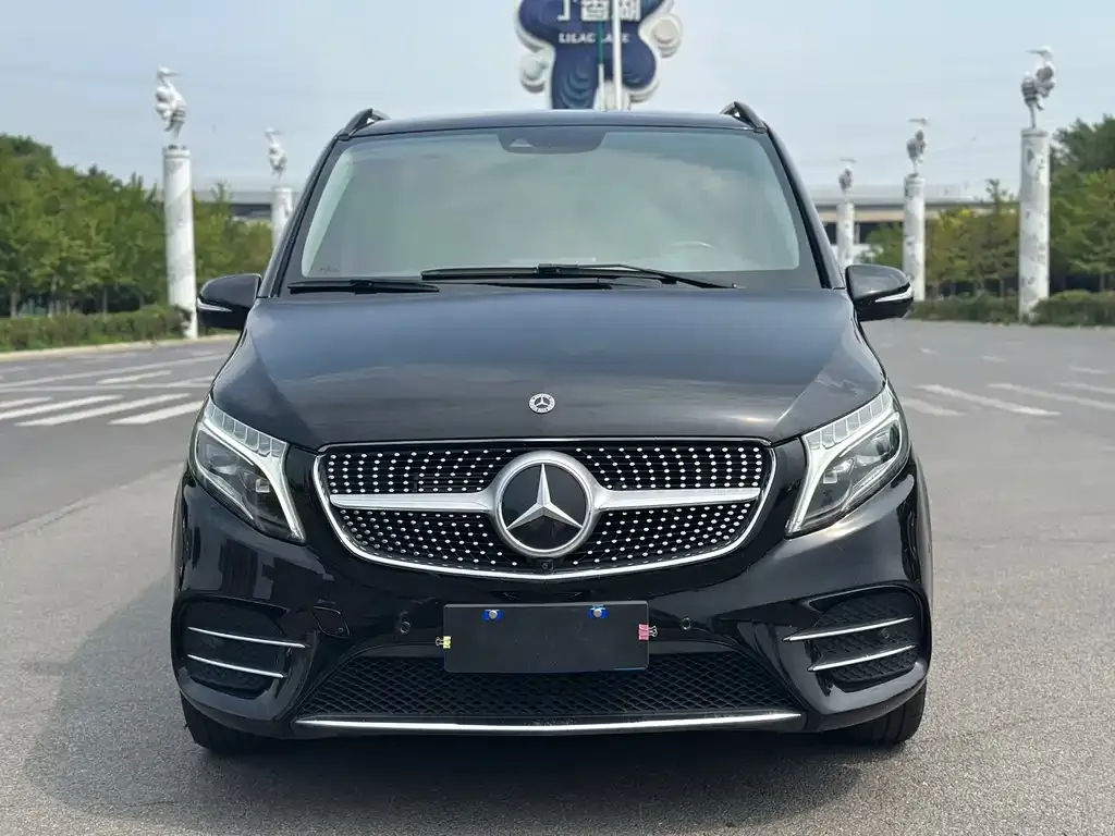 Mercedes-Benz V-Class — фото 1