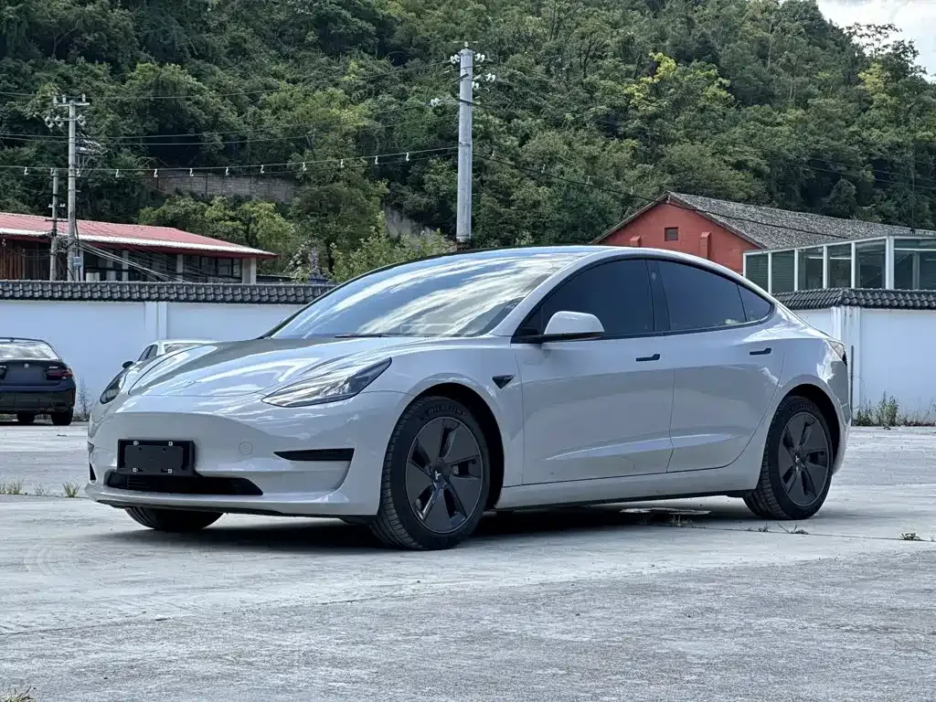 Tesla Model 3 — фото 3