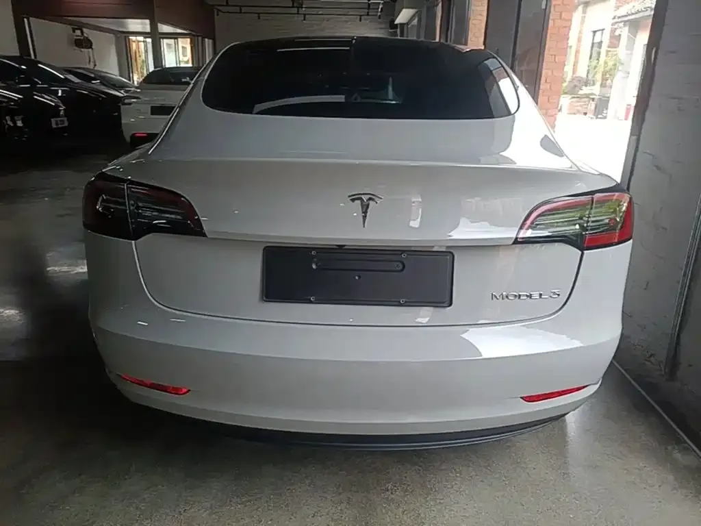 Tesla Model 3 — фото 10