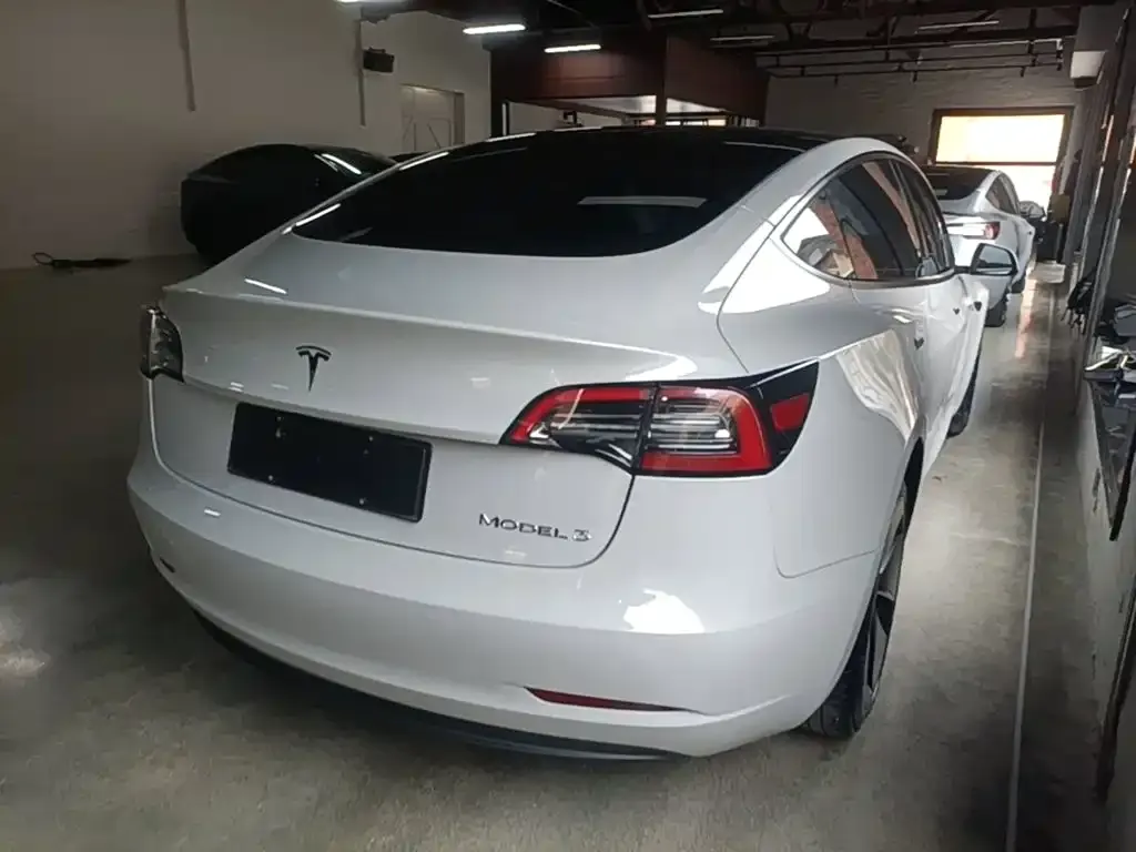 Tesla Model 3 — фото 8
